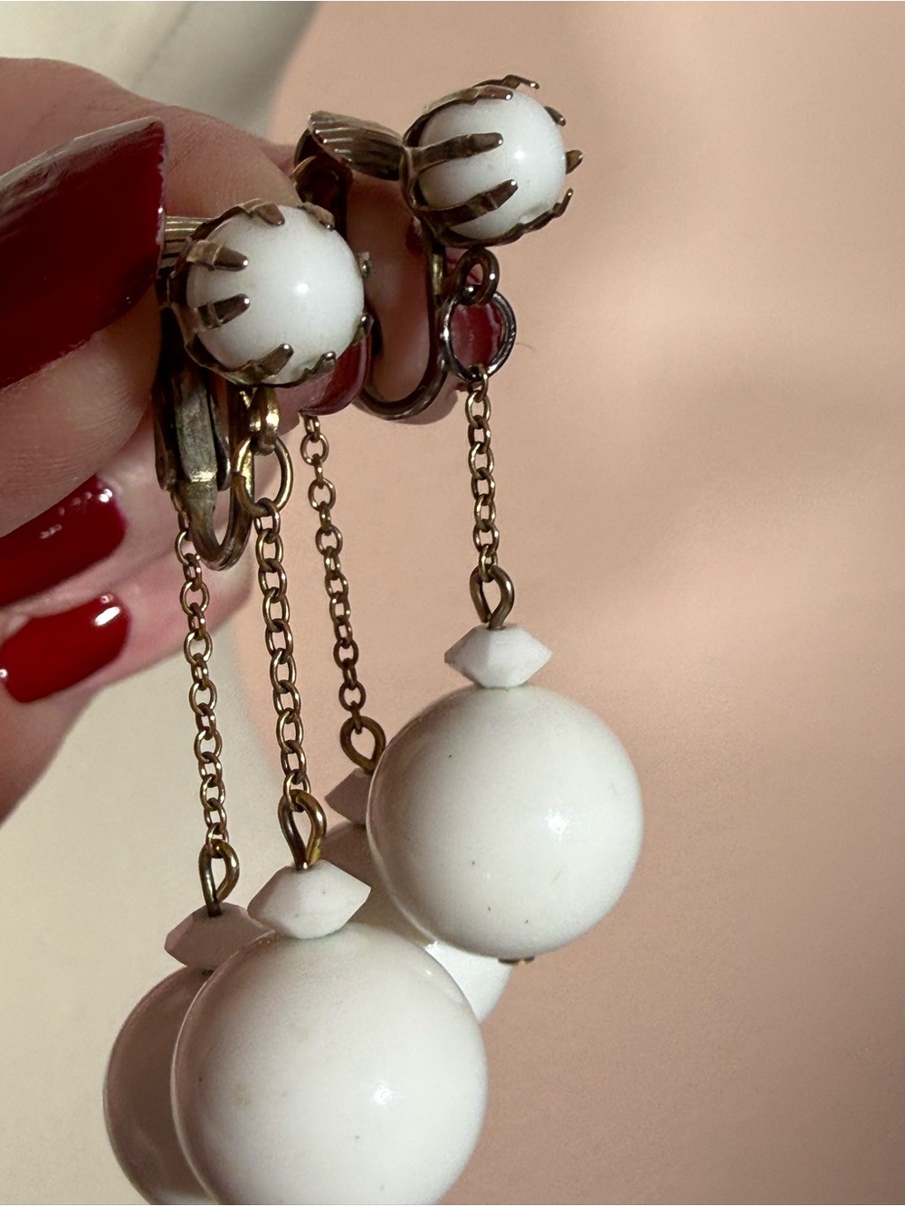 Vintage oversized white plastic dangle cocktail clip earrings Mod